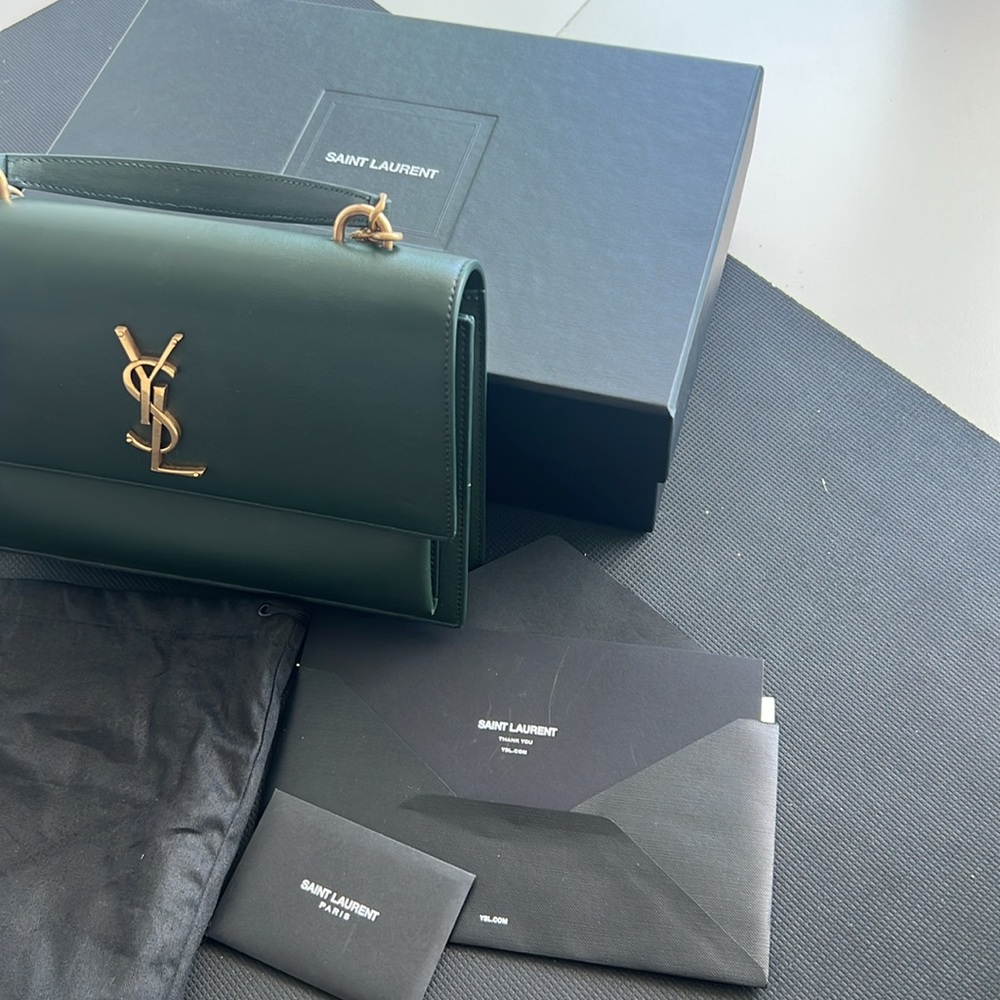 Authentic Saint Laurent Green Leather Shoulder Bag with Iconic YSL Logo. - Picture 5 of 16